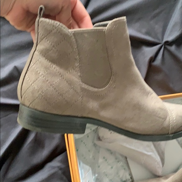 Suede bootie lightly worn - Picture 3 of 4